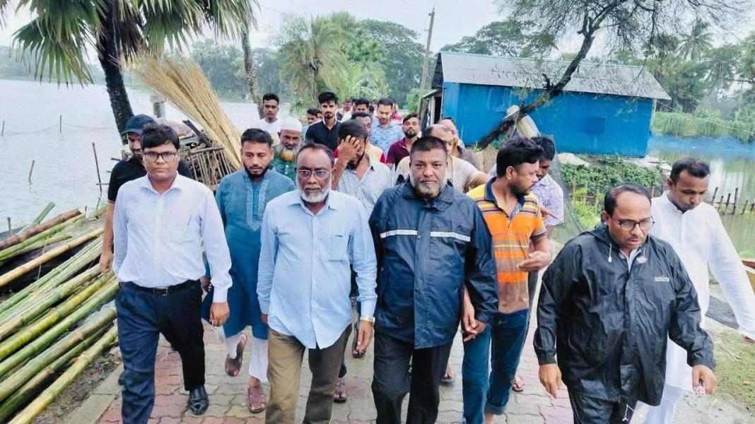 বন্যার্তদের পাশে মণিরামপুর উপজেলা বিএনপি সভাপতি এড. শহীদ মোঃ ইকবাল হোসেন